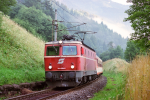 Lokomotiva: 1044.025-3 | Vlak: R 4905 ( Salzburg Hbf. - Villach Hbf. ) | Msto a datum: Angertal 06.08.1996