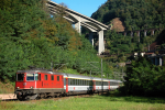 Lokomotiva: Re 4/4 11302 | Vlak: EC 171 Teodolinda ( Zrich HB - Milano Centrale ) | Msto a datum: Giornico 09.09.2007