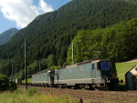 Lokomotiva: Re 4/4 11346 + Re 6/6 11663 | Vlak: IM 40210 | Msto a datum: Ambri-Piota 23.06.2006