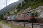 Lokomotiva: Re 4/4 172 + Re 465.010-7 | Vlak: IM 43625 ( Freiburg i.Breisgau - Novara ) | Msto a datum: Hohtenn 21.06.2006