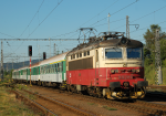 Lokomotiva: 242.213-7 | Vlak: R 929 Jihlava ( Strakonice - Brno hl.n. ) | Msto a datum: Horn Cerekev 10.07.2010