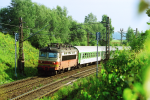 Lokomotiva: 242.247-5 | Vlak: R 660 Romberk ( Brno hl.n. - esk Budjovice ) | Msto a datum: Szava u ru   23.07.1998