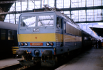 Lokomotiva: 363.081-1 | Vlak: R 557 ( Cheb - Praha hl.n. ) | Msto a datum: Praha hl.n.   12.07.1987