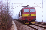 Lokomotiva: 372.005-9 | Vlak: EC 171 Comenius ( Berlin-Lichtenberg - Budapest Kel.pu. ) | Msto a datum: Kurort Rathen (D) 10.04.1996