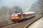 Lokomotiva: 372.008-3 | Vlak: EC 176 Porta Bohemica ( Praha hl.n. - Nauen ) | Msto a datum: Kurort Rathen (D) 10.04.1996