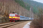 Lokomotiva: 372.011-7 | Vlak: EC 175 Hungaria ( Nauen - Budapest Kel.pu. ) | Msto a datum: Kurort Rathen (D) 10.04.1996