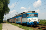 Lokomotiva: 451.086-3 | Vlak: Os 9415 ( Praha Masarykovo n. - Koln ) | Msto a datum: Podbrady 09.07.2006