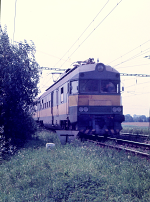Lokomotiva: 460.010-2 | Vlak: Os 3715 ( Olomouc hl.n. - Bohumn ) | Msto a datum: Perov 21.07.1990
