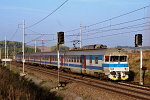 Lokomotiva: 460.018-5 | Vlak: Os 3307 ( Perov - esk Tn ) | Msto a datum: Osek nad Bevou   05.10.2004