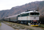 Lokomotiva: 750.079-6 | Vlak: Os 7710 ( Rakovnk - Beroun ) | Msto a datum: Roztoky u Kivokltu 26.02.1995