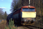 Lokomotiva: 751.004-3 | Vlak: Os 9030 ( erany - Praha-Vrovice ) | Msto a datum: Po nad Szavou 05.03.1995