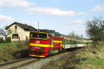 Lokomotiva: 753.211-2 | Vlak: Os 7432 ( Plze hl.n. - Nany ) | Msto a datum: Vejprnice 08.03.2002