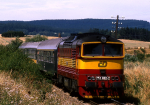 Lokomotiva: 754.022-2 | Vlak: R 665 Junk ( Plze hl.n. - Brno hl.n. ) | Msto a datum: Okky 13.08.1995