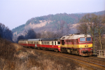 Lokomotiva: 781.600-2 + 853.001-6 | Vlak: Os 7026 ( Chomutov - Karlovy Vary hl.n. ) | Msto a datum: Vojkovice nad Oh 11.03.1997