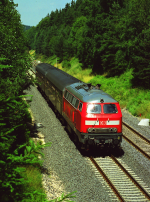 Lokomotiva: 218.006-5 | Vlak: RB 30251 ( Hof Hbf. - Regensburg Hbf. ) | Msto a datum: Kirchenlamitz Ost 18.07.1999