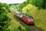 Lokomotiva: 218.012-3 + 218.002-2 | Vlak: EC 50 Karltejn ( Praha hl.n. - Dortmund Hbf. ) | Msto a datum: Marktredwitz 30.07.1999