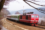 Lokomotiva: 180.011-9 | Vlak: EC 177 Porta Bohemica ( Nauen - Praha-Holeovice ) | Msto a datum: Kurort Rathen 10.04.1996