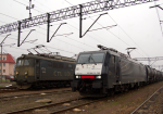 Lokomotiva: ET21-106, 189.153 | Vlak: Pn 42250 ( Ozul - Plock Trzepowo ) | Msto a datum: Chalupki 06.04.2012