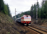 Lokomotiva: 350.002-2 | Vlak: Ex 477 Istropolitan ( Hamburg-Altona - Bratislava N.M. ) | Msto a datum: Nhov (CZ) 08.03.1992
