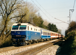 Lokomotiva: 350.011-3 | Vlak: R 606 Liptov ( Koice - Bratislava hl.st.) | Msto a datum: Vrtky zastvka 03.04.2002