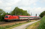 Lokomotiva: 1016.027-3 | Vlak: OEC 564 Universität Salzburg ( Wien Westbf. - Bregenz ) | Místo a datum: Neulengbach 19.05.2009