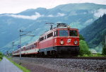 Lokomotiva: 1042.691-4 | Vlak: R 4915 ( Schwarzach-St.Veit - Villach Hbf. ) | Místo a datum: Dorfgastein 06.08.1996