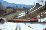 Lokomotiva: 1043.007-2 | Vlak: R 4909 ( Schwarzach-St.Veit - Villach Hbf. ) | Místo a datum: Loifarn 16.03.1996