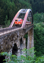 Lokomotiva: 1044.089-9 | Vlak: E 1783 ( Bludenz - Innsbruck Hbf. ) | Místo a datum: Trisanabrücke 14.06.1993