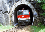 Lokomotiva: 1044.226-7 | Vlak: EC 160  Maria Theresia ( Wien Westbf. - Zürich HB ) | Místo a datum: Dalaas 15.06.1993