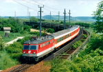 Lokomotiva: 1046.007-9 | Vlak: R 2107 ( Sigmundsherberg - Wien Nord ) | Místo a datum: Limberg-Maissau 25.06.1996