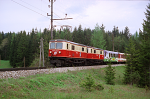 Lokomotiva: 1099.003-4 + 1099.006-7 | Vlak: E 1968 tscherland ( Mariazell - St.Plten Hbf. ) | Msto a datum: Mitterbach 14.05.1994