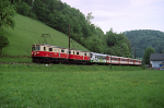 Lokomotiva: 1099.003-4 + 1099.006-7 | Vlak: E 1968 tscherland ( Mariazell - St.Plten Hbf. ) | Msto a datum: Kirchberg a.d.Pielach 14.05.1994