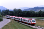 Lokomotiva: 4090.002-9 | Vlak: R 6823 ( St.Pölten Hbf. - Laubenbachmühle ) | Místo a datum: Kirchberg a.d.Pielach 08.08.1995