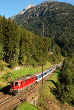 Lokomotiva: Re 4/4 11112 | Vlak: Sdz 10261F ( Zürich HB - Chiasso ) | Místo a datum: Wassen 08.09.2007