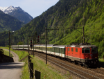 Lokomotiva: Re 4/4 11195 | Vlak: IR 2272 ( Locarno - Zrich HB ) | Msto a datum: Amsteg-Silenen 20.05.2005