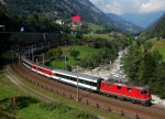 Lokomotiva: Re 4/4 11212 | Vlak: IR 2275 ( Zürich HB - Locarno ) | Místo a datum: Wassen 07.09.2007