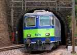 Lokomotiva: Re 4/4 11142 ( Re 420.506-8 BLS ) | Vlak: R 5770 ( Brig - Goppenstein ) | Místo a datum: Hohtenn 21.06.2006