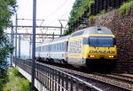 Lokomotiva: Re 460.018-5 | Vlak: IC 333 ( Bern - Milano Centrale ) | Místo a datum: Ausserberg 28.06.1996