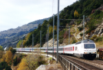 Lokomotiva: Re 460.021-9 | Vlak: EC 101 Matterhorn ( Wiesbaden Hbf. - Brig ) | Místo a datum: Hohtenn 27.10.1995