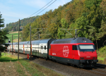 Lokomotiva: Re 460.023-5 | Vlak: IC 974 ( Interlaken Ost - Basel SBB ) | Místo a datum: Tecknau 28.09.2009