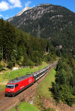 Lokomotiva: Re 460.056-5 | Vlak: IR 2267 ( Zürich HB - Locarno ) | Místo a datum: Wassen 08.09.2007