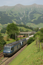 Lokomotiva: Re 465.006-5 + Re 465.012-3 | Vlak: IM 43617 ( Freiburg i.Breisgau - Novara ) | Místo a datum: Frutigen 20.06.2006
