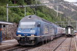 Lokomotiva: Re 465.015-6 + Re 465.004-0 | Vlak: IM 43630 ( Novara - Freiburg im Breisgau ) | Místo a datum: Hohtenn 21.06.2006