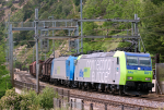 Lokomotiva: Re 485.001-2 + 185.535-2 | Vlak: GX 45645 | Místo a datum: Hohtenn 21.06.2006