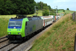 Lokomotiva: Re 485.016-0 | Vlak: IM 43617 ( Freiburg i.Breisgau - Novara ) | Místo a datum: Kumm 19.06.2006