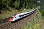 Lokomotiva: RABDe 500.008 | Vlak: Sdz 33578 ( Bellinzona - Rotkreuz ) | Místo a datum: Wassen 08.09.2007