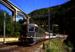 Lokomotiva: Re 6/6 11608 | Vlak: IC 355 Canaletto ( Zürich HB - Venezia S.L. ) | Místo a datum: Giornico 04.07.1995
