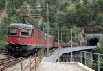 Lokomotiva: Re 6/6 11672 + Re 4/4 11175 | Vlak: GX 45610 | Místo a datum: Hohtenn 21.06.2006