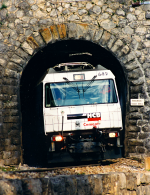 Lokomotiva: Ge 4/4 649 | Vlak: D 580 ( St.Moritz - Chur ) | Místo a datum: Bergün/Bravuogn 05.06.2000