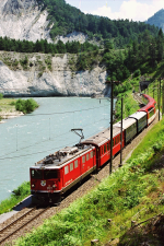 Lokomotiva: Ge 6/6 702 | Vlak: D 905 Glacier-Express ( St.Moritz - Zermatt ) | Místo a datum: Versam-Safien 06.07.2001